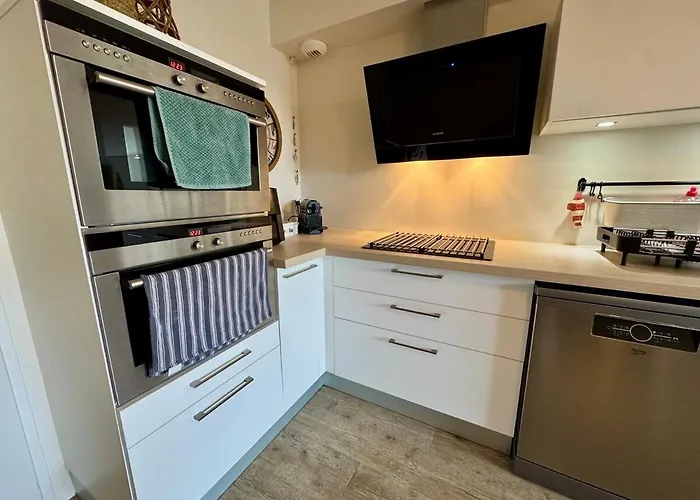 Apartment Entre & Piscine Maison Familiale Pour 6 *